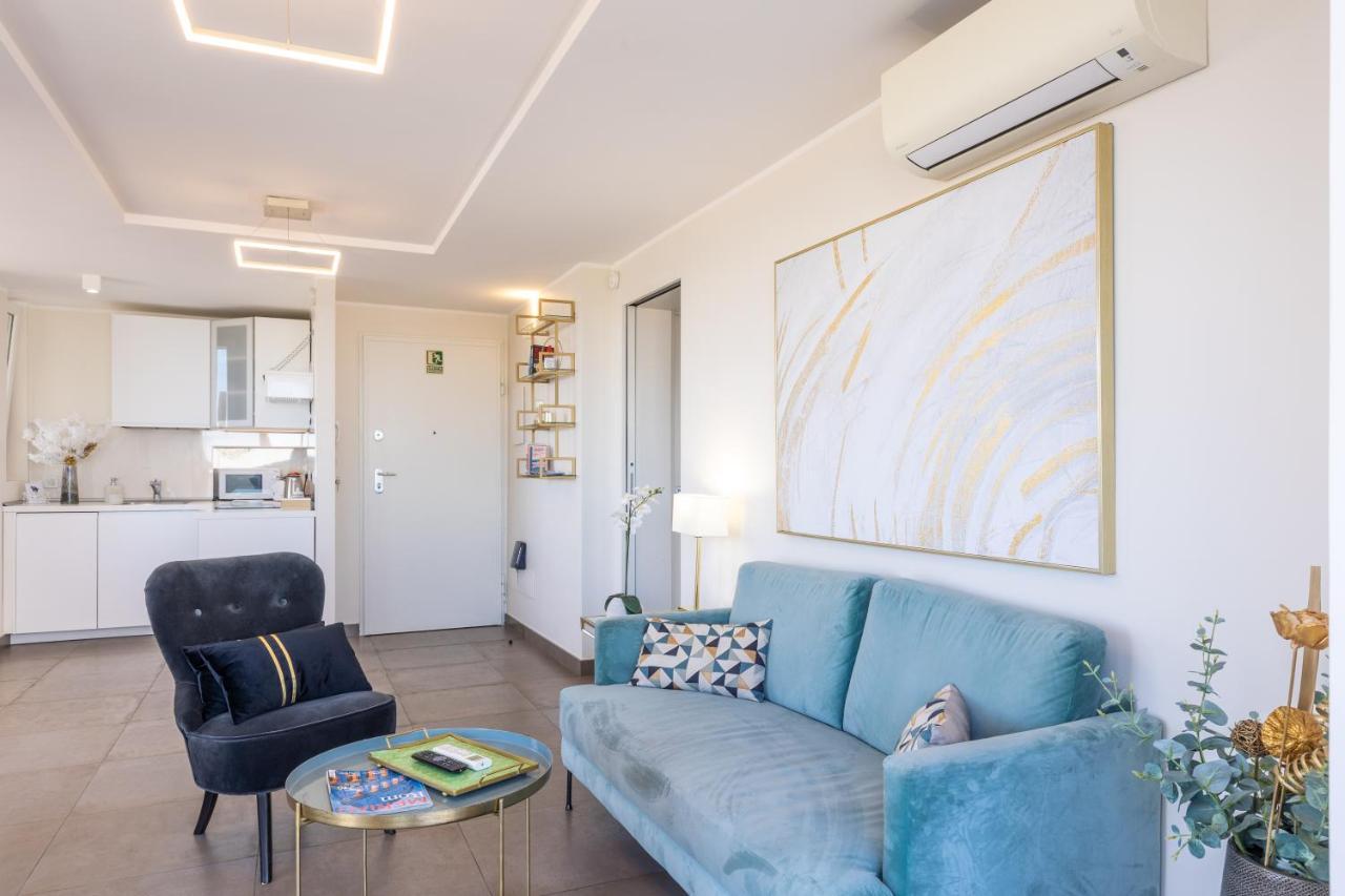 Penthouse With A Panoramic Rooftop In Trastevere With Seasonally Jacuzzi Róma Kültér fotó