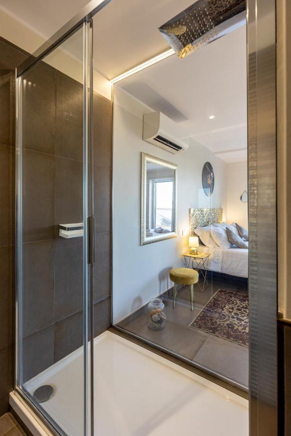 Penthouse With A Panoramic Rooftop In Trastevere With Seasonally Jacuzzi Róma Kültér fotó
