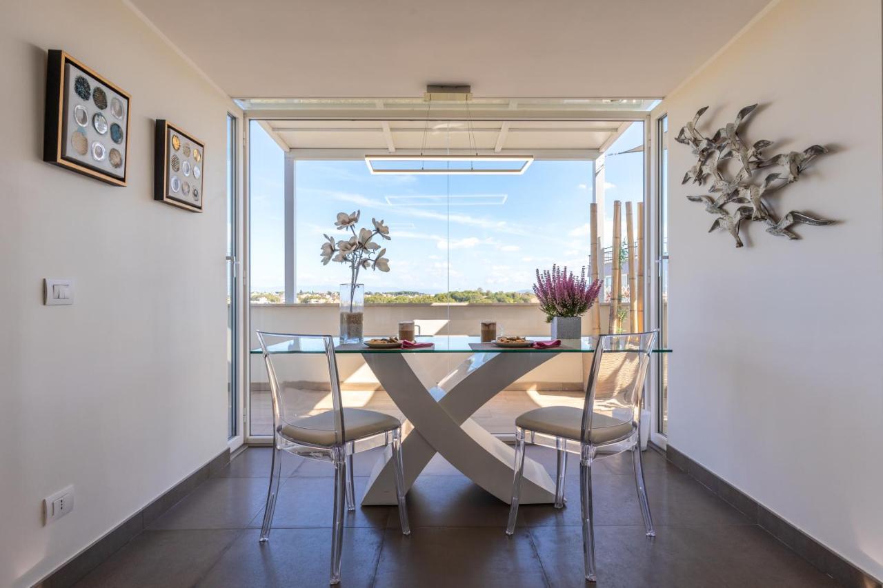 Penthouse With A Panoramic Rooftop In Trastevere With Seasonally Jacuzzi Róma Kültér fotó
