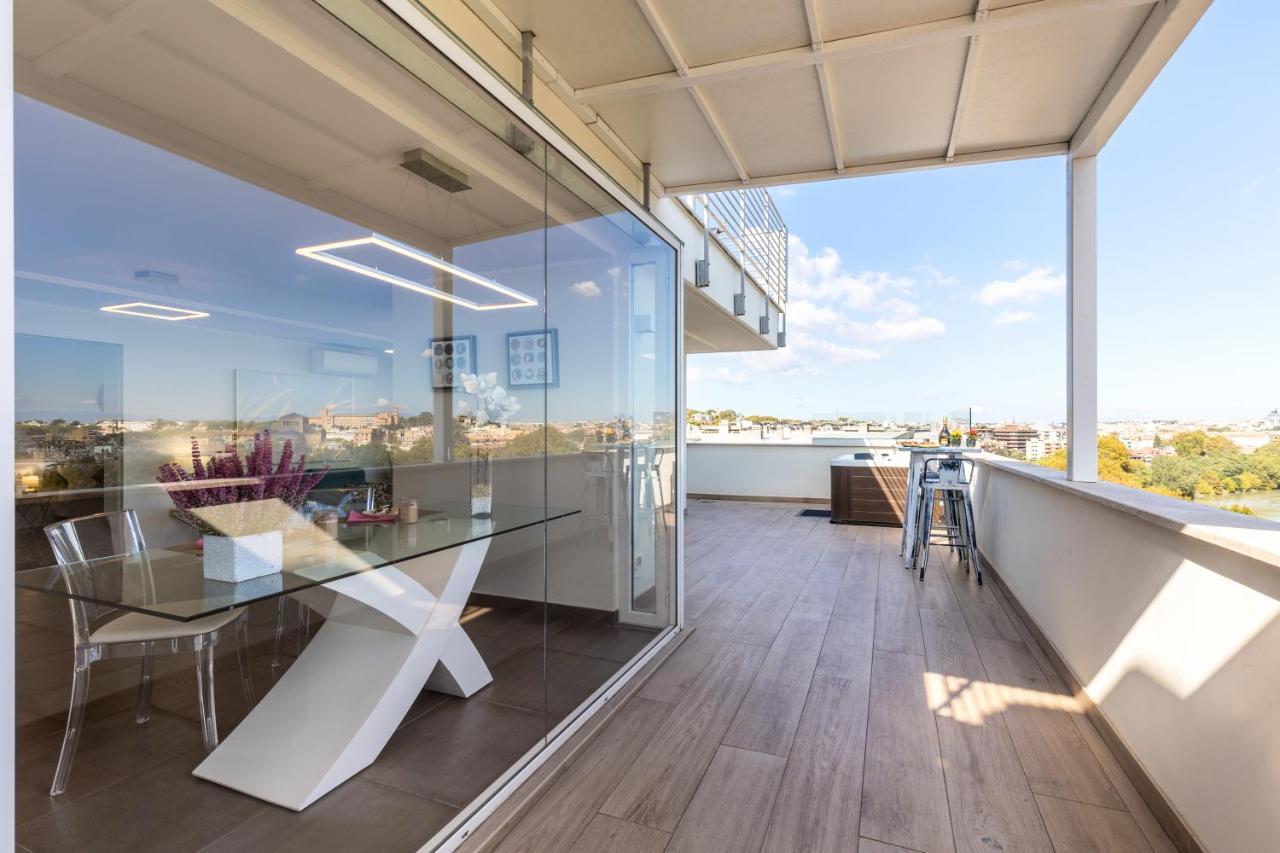 Penthouse With A Panoramic Rooftop In Trastevere With Seasonally Jacuzzi Róma Kültér fotó
