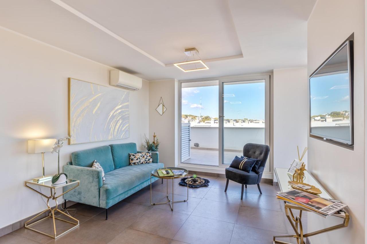 Penthouse With A Panoramic Rooftop In Trastevere With Seasonally Jacuzzi Róma Kültér fotó