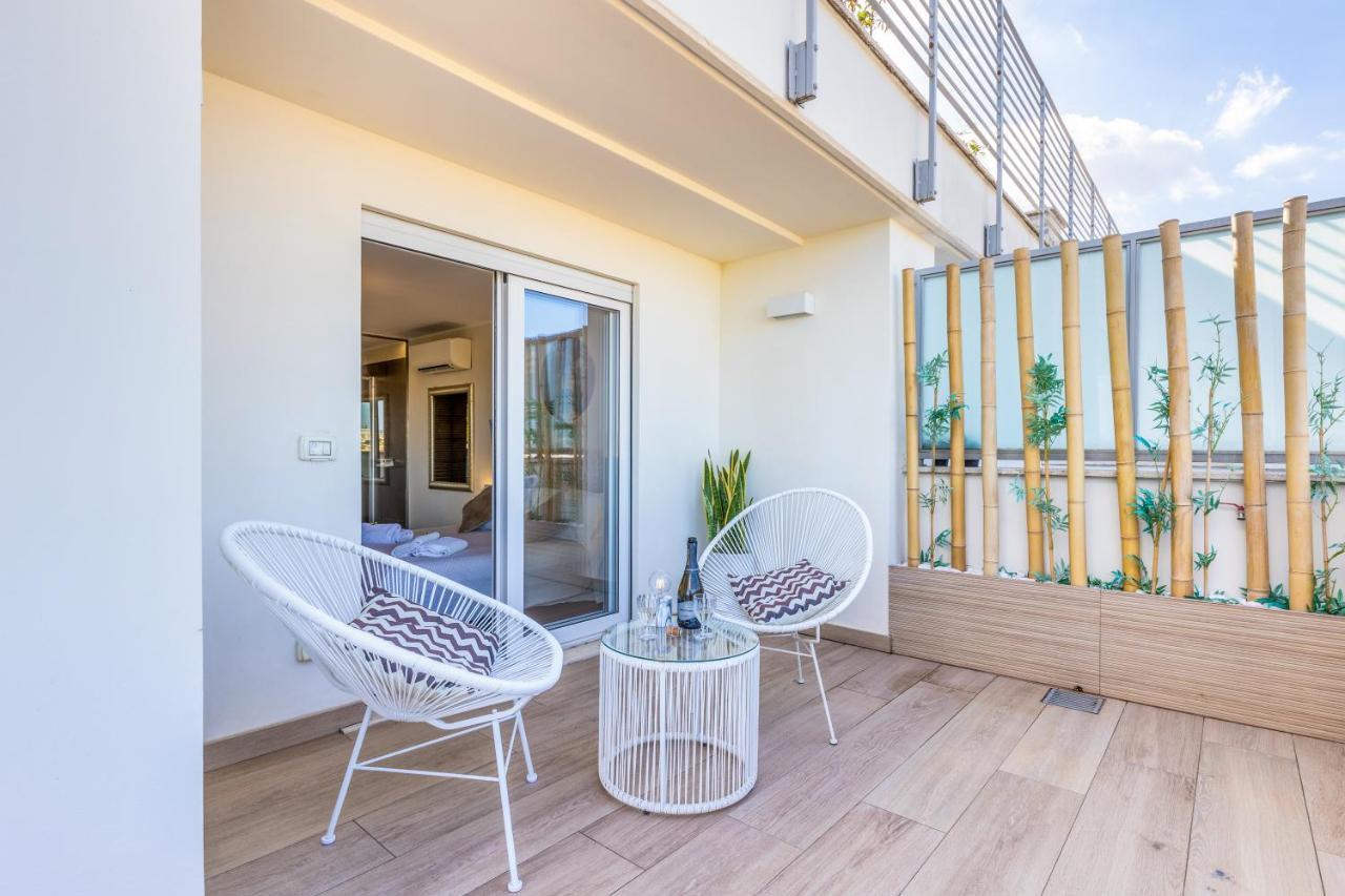 Penthouse With A Panoramic Rooftop In Trastevere With Seasonally Jacuzzi Róma Kültér fotó
