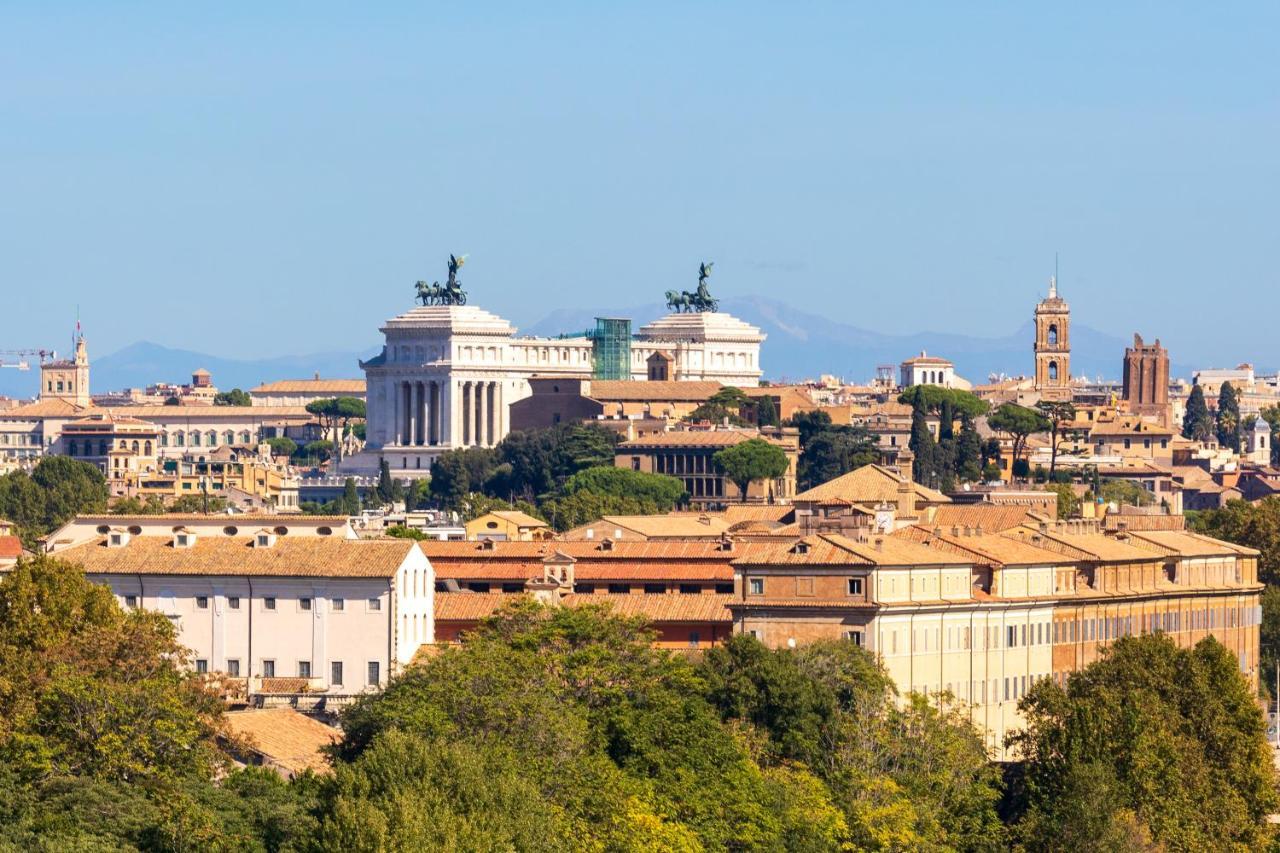Penthouse With A Panoramic Rooftop In Trastevere With Seasonally Jacuzzi Róma Kültér fotó
