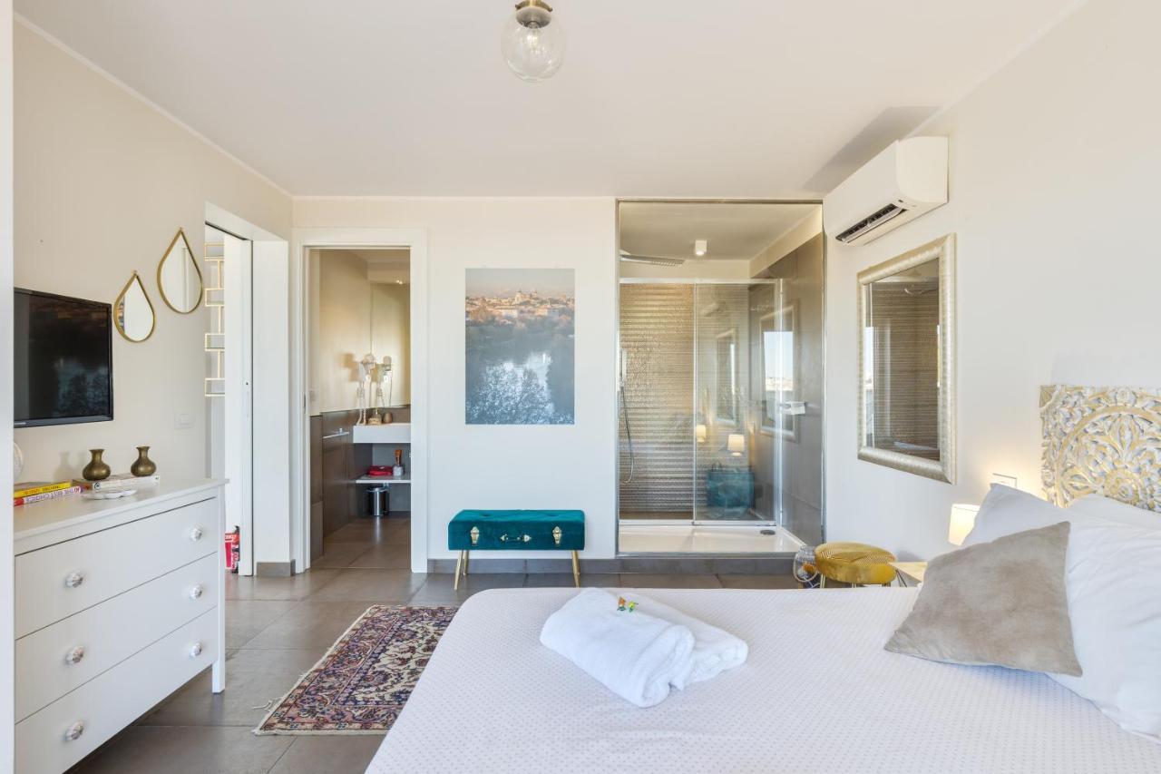 Penthouse With A Panoramic Rooftop In Trastevere With Seasonally Jacuzzi Róma Kültér fotó