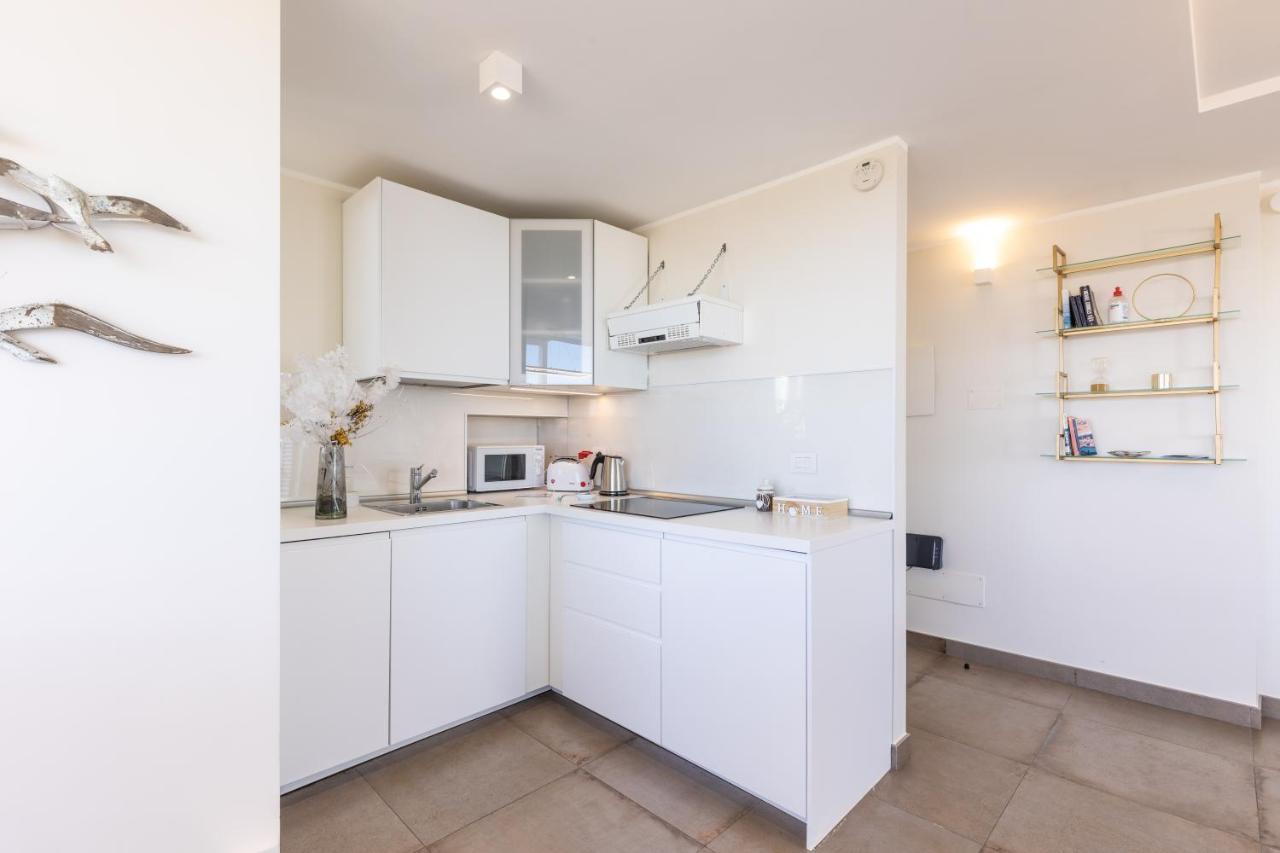 Penthouse With A Panoramic Rooftop In Trastevere With Seasonally Jacuzzi Róma Kültér fotó